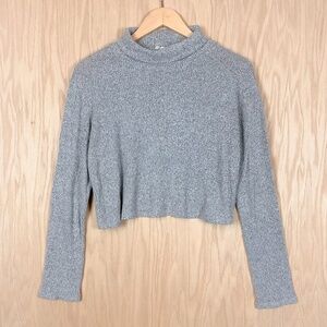 Olivia Rae Gray Ribbed Knit Turtleneck Cropped Sweater